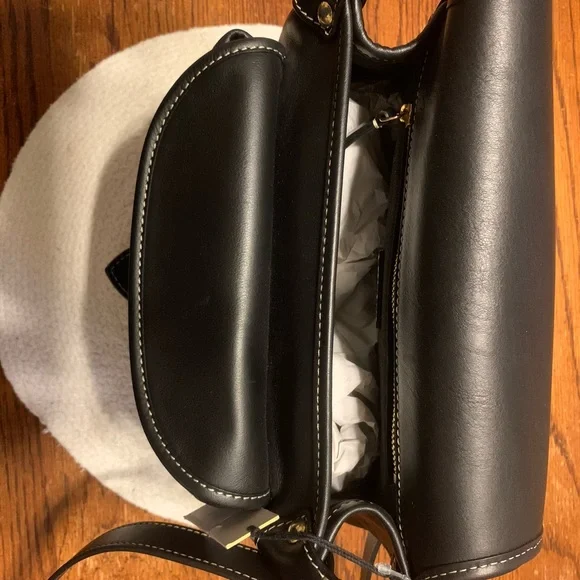 Banana Republic Black Leather Shoulder Bag with Embossed Design - Picture 5 of 7